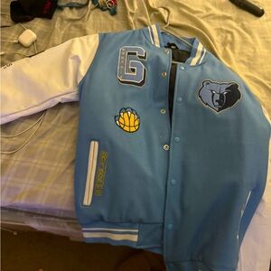 Never worn Memphis grizzlies jacket, I bought it at the beginning of the yearr